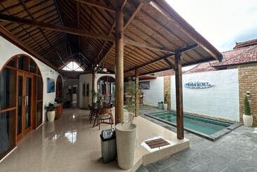 펜션 Medewi Secret Surfcamp