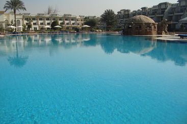 Cataract Pyramids Resort