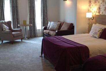 בית מלון כפרי The Landmark