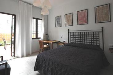 هتل Casa De Los Azulejos