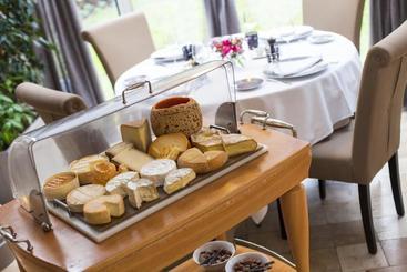 هتل Logis Hostellerie Des Clos Et Restaurant Bistrot Des Grands Crus