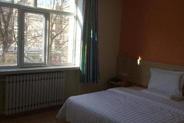 هتل 7days Inn Zhangjiakou Xuanhua Caishenmiao Street