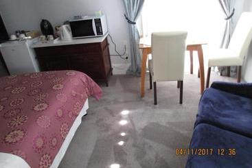 هتل Sojourn On Gale Bed & Breakfast