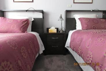 هتل Sojourn On Gale Bed & Breakfast