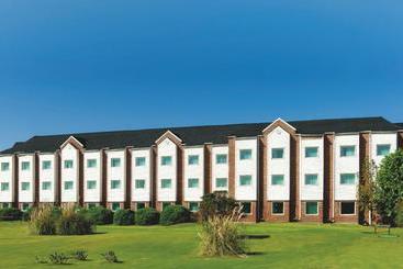 هتل Aeroparque Inn And Suites