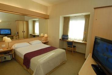 هتل Aeroparque Inn And Suites