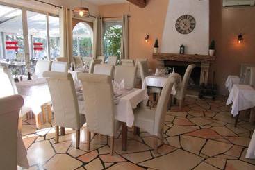 هتل La Petite Auberge