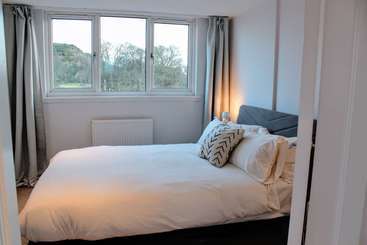 Beautiful Home With Castle Views And Garden And Parking