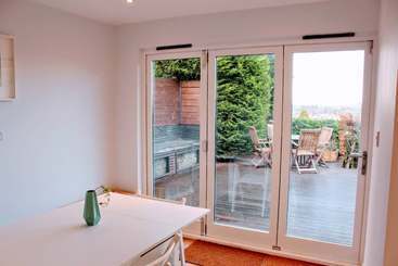 Beautiful Home With Castle Views And Garden And Parking