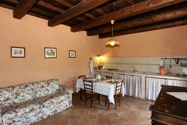 Cozy Cottage In Abbateggio With Garden