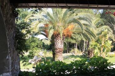 تختخواب و صبحانه La Macchia