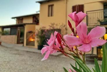 Chiaraluce Country House