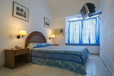هتل Rancho Luna