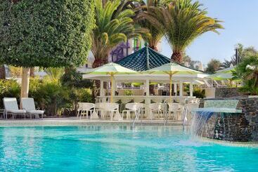 هتل Seaside Sandy Beach