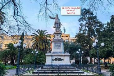 تختخواب و صبحانه Caserta Deluxe