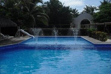 فندق Castillo Huatulco & Beach Club