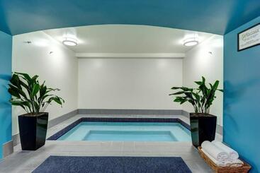 هتل Adina Heritage Christchurch