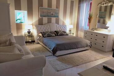 مسافرخانه Trattoria Laghee Con Alloggio