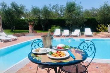 تختخواب و صبحانه Casa Vacanze Il Cenito