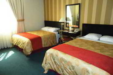 هتل Leon De Oro Inn & Suites
