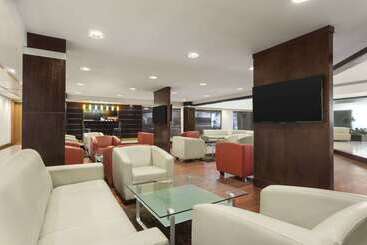 هتل Ramada By Wyndham Qurum Beach