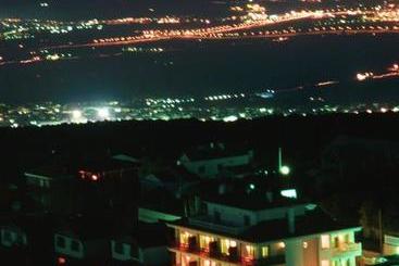 Apartamentos Turísticos Cumbres Verdes - La Zubia