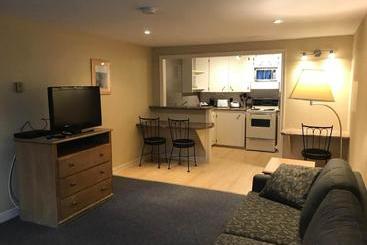 هتل Coastal Inn   Kingfisher
