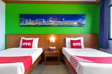 هتل Oyo 728 The Hopp Airport