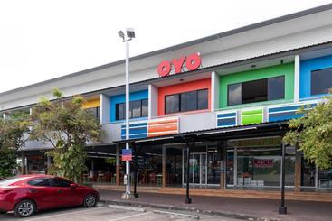 هتل Oyo 728 The Hopp Airport