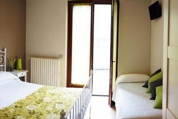 پانسیون Alexander Rooms