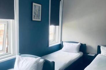 تختخواب و صبحانه Winston Hill Guest House