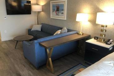 هتل Fenwick Shores, Tapestry Collection By Hilton