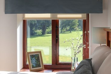 Beautiful, Spacious Cottage Offering Views Of The River Nar