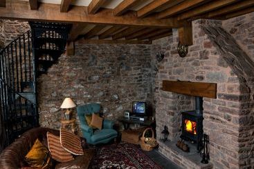 Charming And Authentic Cottage With Beautiful Views In A Quiet Location