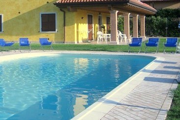 Charming Cottage In Renovated Farmhouse Near Lake Garda