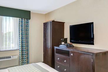 هتل Hillcrest  Near Jfk Air Train