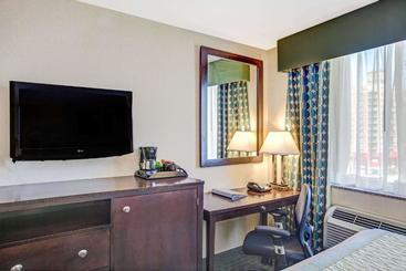 هتل Hillcrest  Near Jfk Air Train