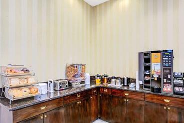 هتل Hillcrest  Near Jfk Air Train