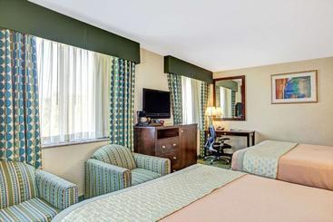هتل Hillcrest  Near Jfk Air Train