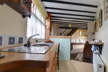 Quaint Cottage In Hastings With Garden