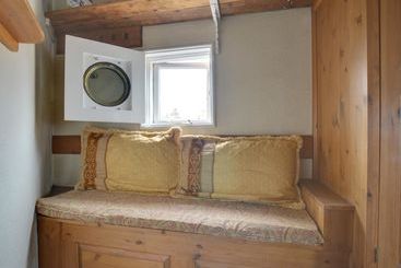 Quaint Cottage In Hastings With Garden