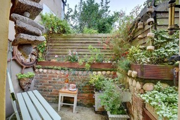 Quaint Cottage In Hastings With Garden