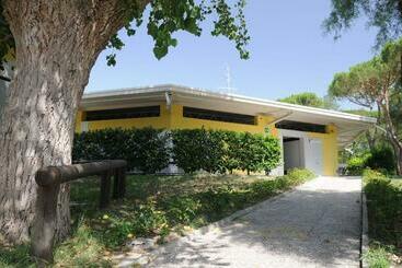 هتل Club Del Sole Adriano Family Camping Village