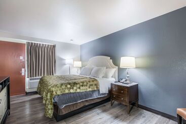 فندق على الطريق Econo Lodge Neenah