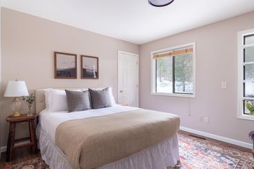 Tarly  Serene Cabin W Two Patios & Hot Tub In Incline Village