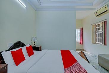 هتل Oyo 74240 Shameer Lodge