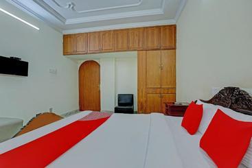 هتل Oyo 74240 Shameer Lodge