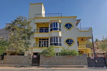 هتل Oyo 74240 Shameer Lodge