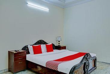 هتل Oyo 74240 Shameer Lodge