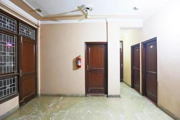 هتل Oyo 74244 Bip Inn Comforts By Cian Suites